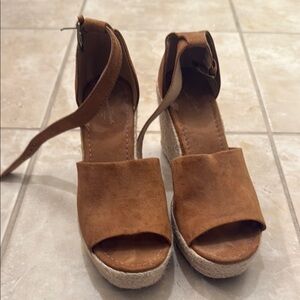 Universal Thread Brown Suede Women's Sandals